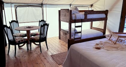 Spacious Tented Cabin Perfect for a Family of Four in Tekamah, Nebraska