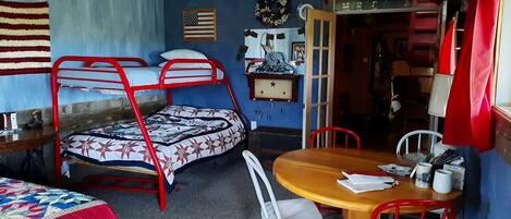 2 bedrooms, desk, bed sheets