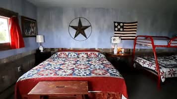 2 bedrooms, desk, bed sheets