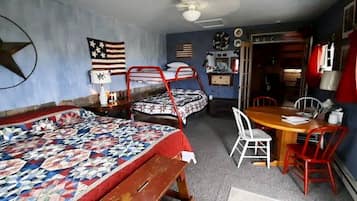 2 bedrooms, desk, bed sheets