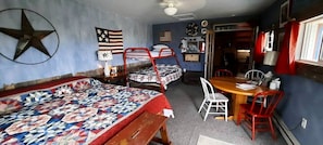 2 Schlafzimmer, Schreibtisch, Bettwäsche