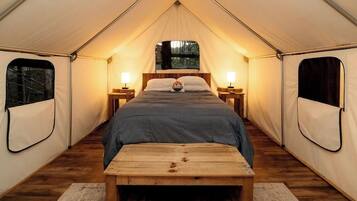 1 bedroom, bed sheets
