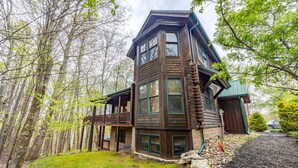 Unclassified image, 3 of 55, button - Majestic Mountain Cabin Retreat near Deep Creek Lake in Maryland (Oakland)