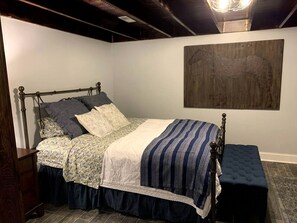 2 dormitorios, escritorio, tabla de planchar con plancha y wifi