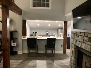Interior - Sweet Chic Farm Cottage with Pool, Hot-Tub and Beautiful Sunsets in Maryland (Darnestown)