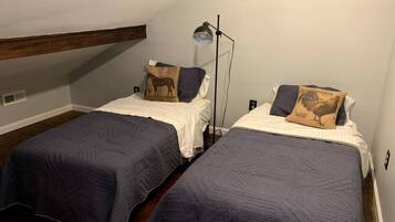 2 habitaciones, escritorio, tabla de planchar con plancha y wifi