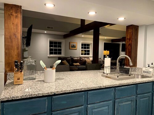 Sweet Chic Farm Cottage with Pool, Hot-Tub and Beautiful Sunsets in Maryland
