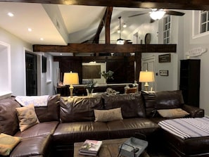 Interior - Sweet Chic Farm Cottage with Pool, Hot-Tub and Beautiful Sunsets in Maryland (Darnestown)