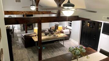 Televisio, takka, videopelejä, DVD-soitin