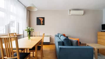 Apartment, City View | Living room | Flat-screen TV