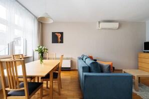 Apartment, City View | Living room | Flat-screen TV - Native Apartments Warszauera 3 (Kraków)