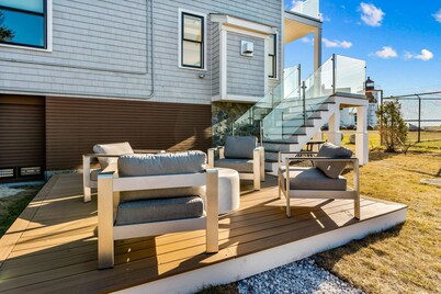 Peaceful Oceanfront Villa in Bourne, Massachusetts