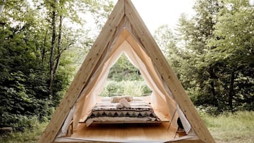 1 bedroom, desk, WiFi, bed sheets