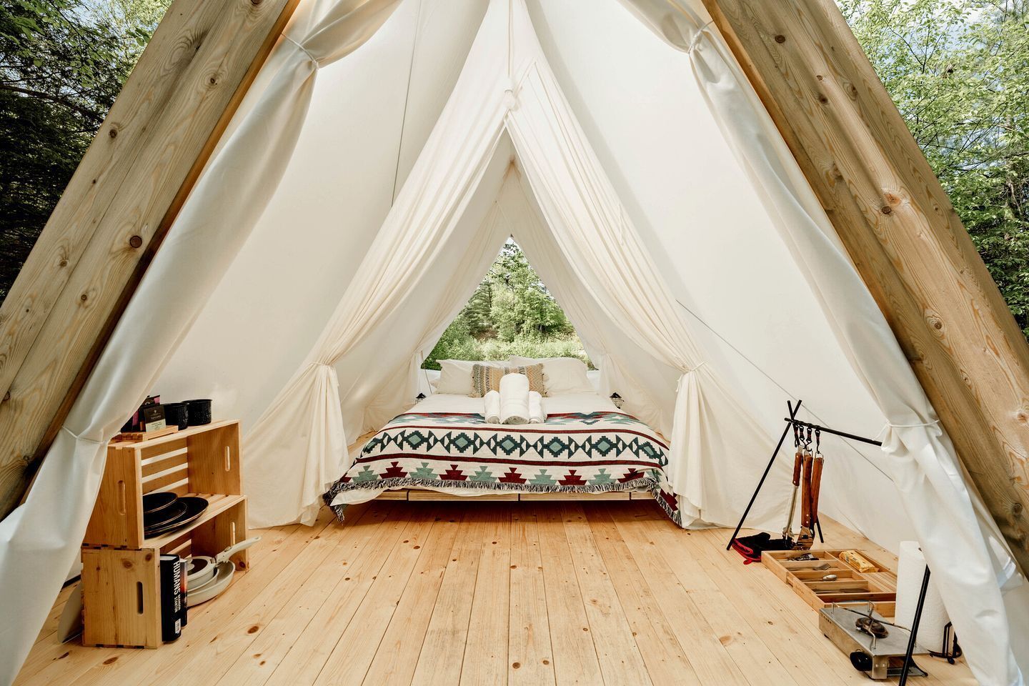1 bedroom, desk, WiFi, bed sheets