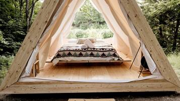 1 bedroom, desk, WiFi, bed sheets