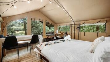 1 bedroom, bed sheets