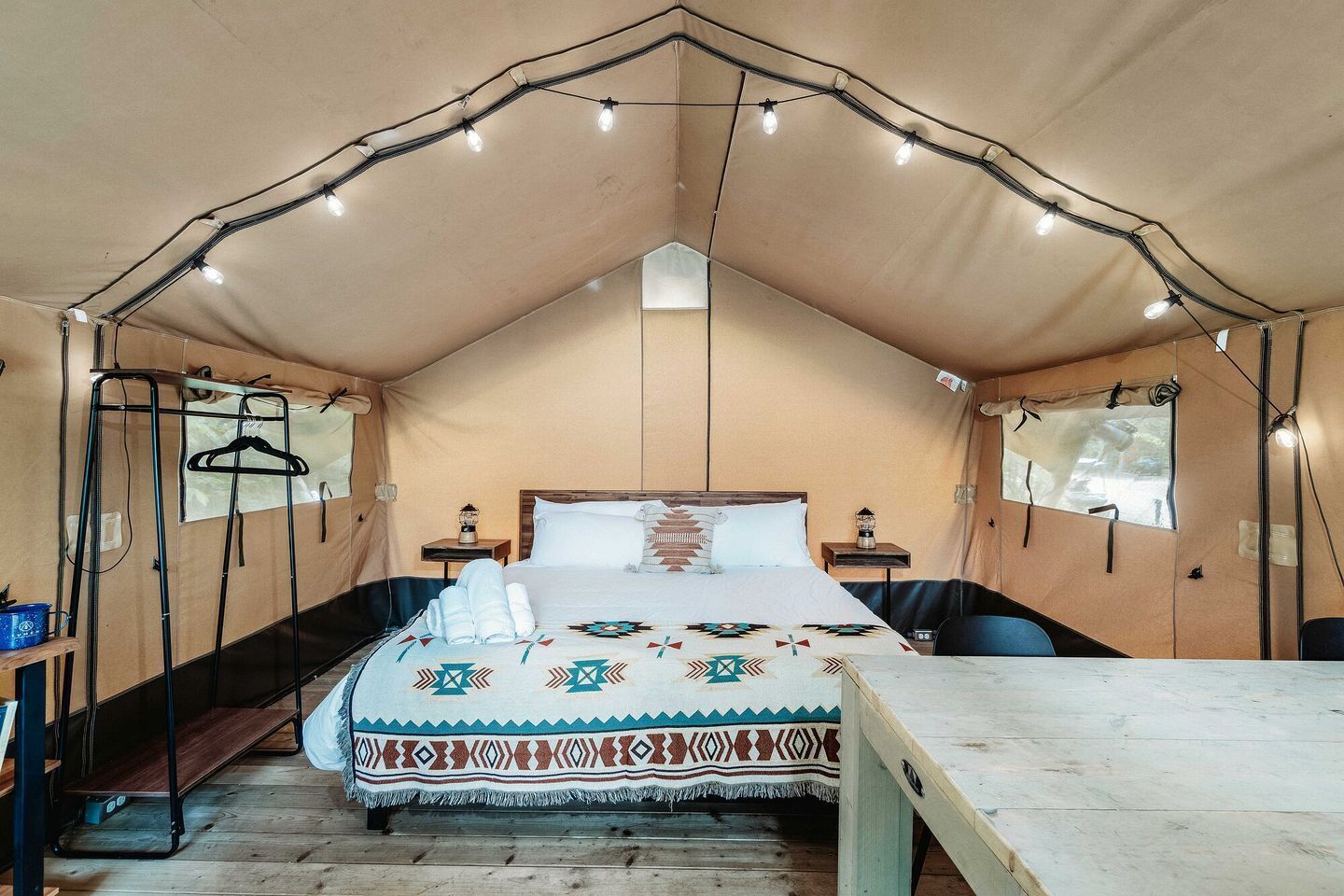 1 bedroom, bed sheets