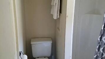 Towels, soap, shampoo, toilet paper