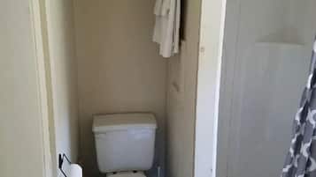 Handtücher, Seife, Shampoo, Toilettenpapier