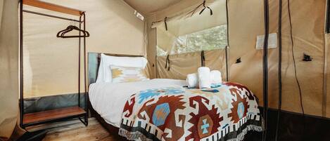 1 bedroom, desk, WiFi, bed sheets