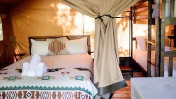 1 bedroom, desk, WiFi, bed sheets