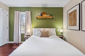 3 bedrooms, iron/ironing board, WiFi, bed sheets