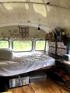 1 bedroom - Vintage Short Bus Vacation Rental Nestled in the Forest near North Conway, New Hampshire (Chatham)
