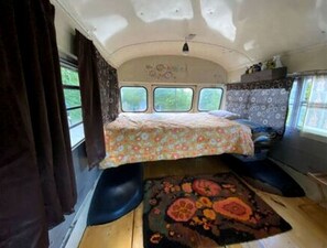 1 bedroom - Vintage Short Bus Vacation Rental Nestled in the Forest near North Conway, New Hampshire (Chatham)