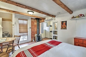 1 habitación, escritorio, wifi y ropa de cama
