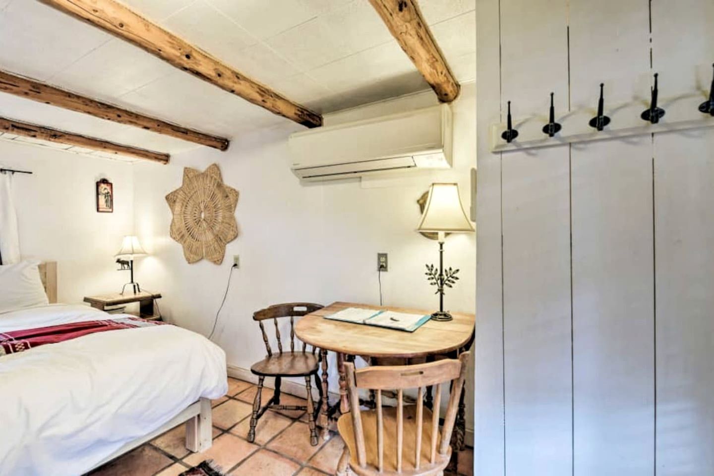1 bedroom, desk, WiFi, bed sheets
