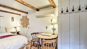 1 bedroom, desk, WiFi, bed sheets