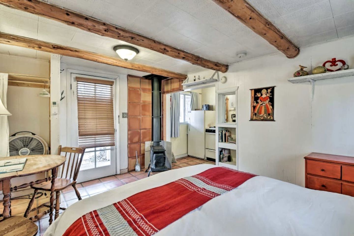 1 bedroom, desk, WiFi, bed sheets