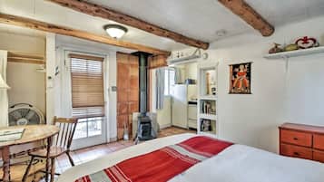 1 bedroom, desk, WiFi, bed sheets