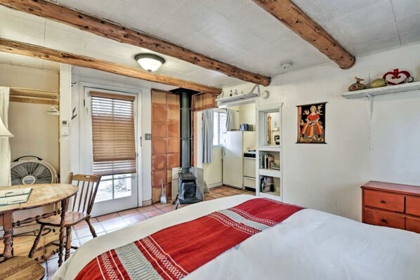 1 Schlafzimmer, Schreibtisch, WLAN, Bettwäsche