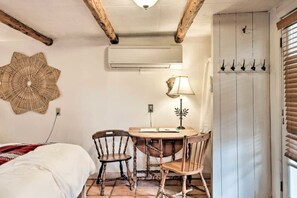 1 habitación, escritorio, wifi y ropa de cama 