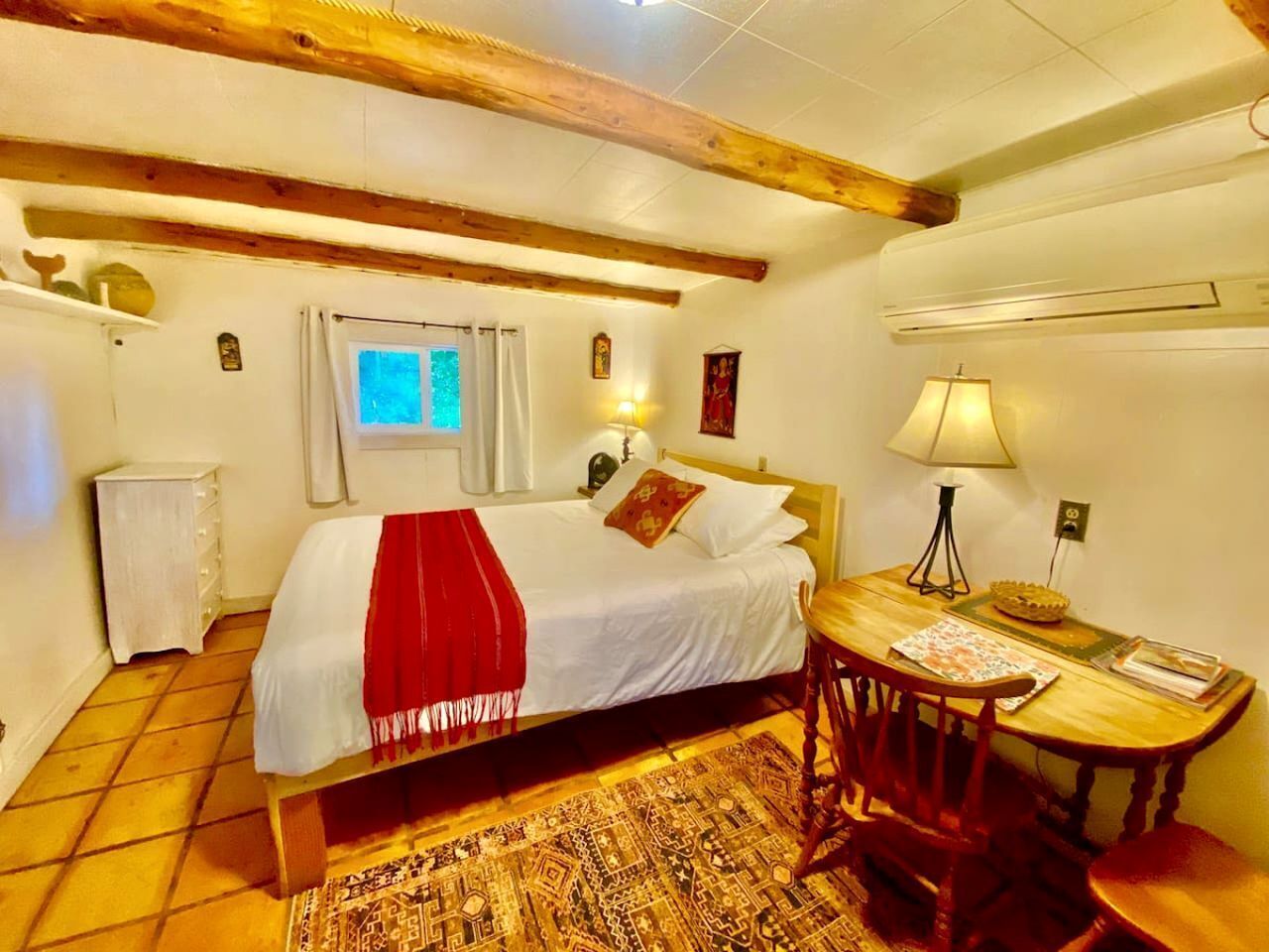 1 bedroom, desk, WiFi, bed sheets