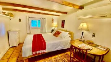 1 bedroom, desk, WiFi, bed sheets