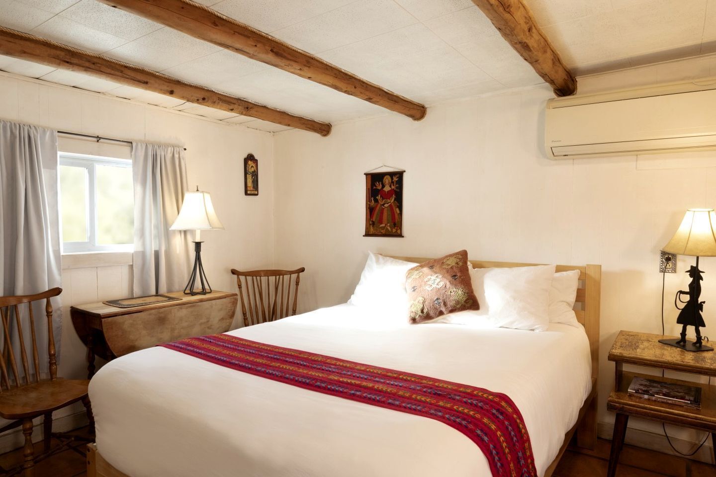 1 bedroom, desk, WiFi, bed sheets