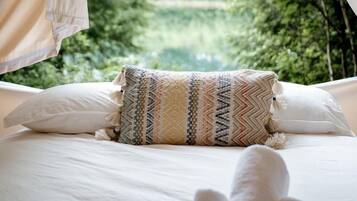 1 Schlafzimmer, Schreibtisch, Bettwäsche