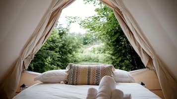 1 bedroom, desk, bed sheets