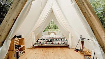 1 Schlafzimmer, Schreibtisch, Bettwäsche