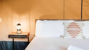 1 bedroom, desk, WiFi, bed sheets