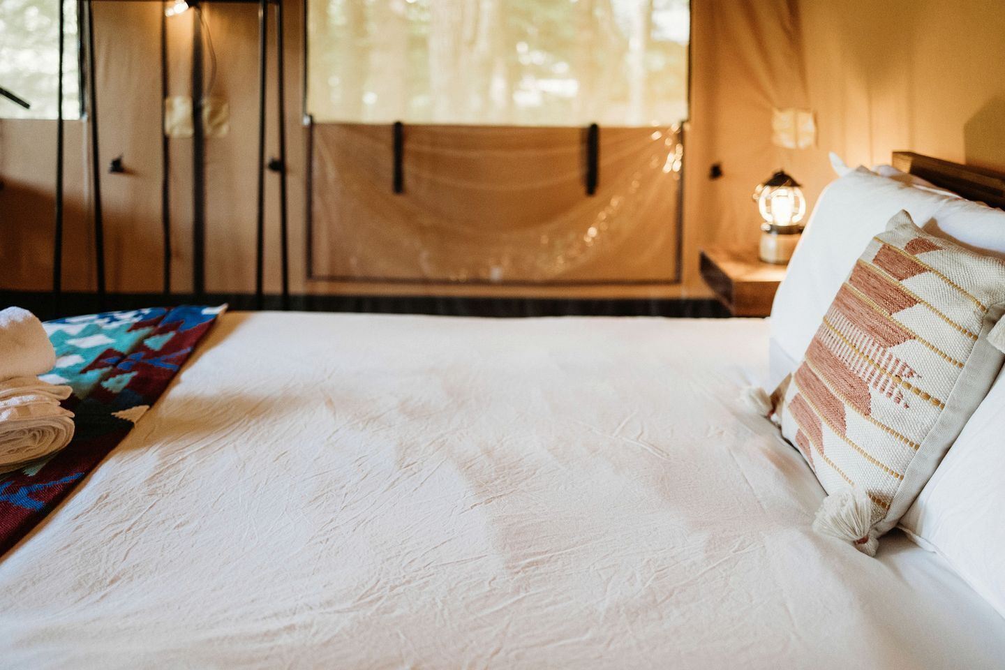 1 bedroom, desk, WiFi, bed sheets