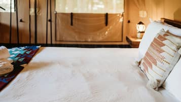 1 bedroom, desk, WiFi, bed sheets
