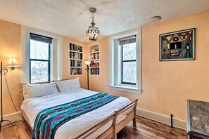 3 bedrooms, desk, travel crib, WiFi