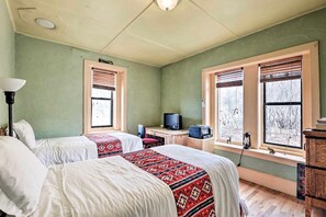 3 makuuhuonetta, työpöytä, vauvan matkasänky, Wi-Fi