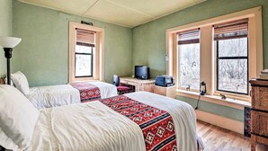 3 slaapkamers, een bureau, reisbedje, wifi