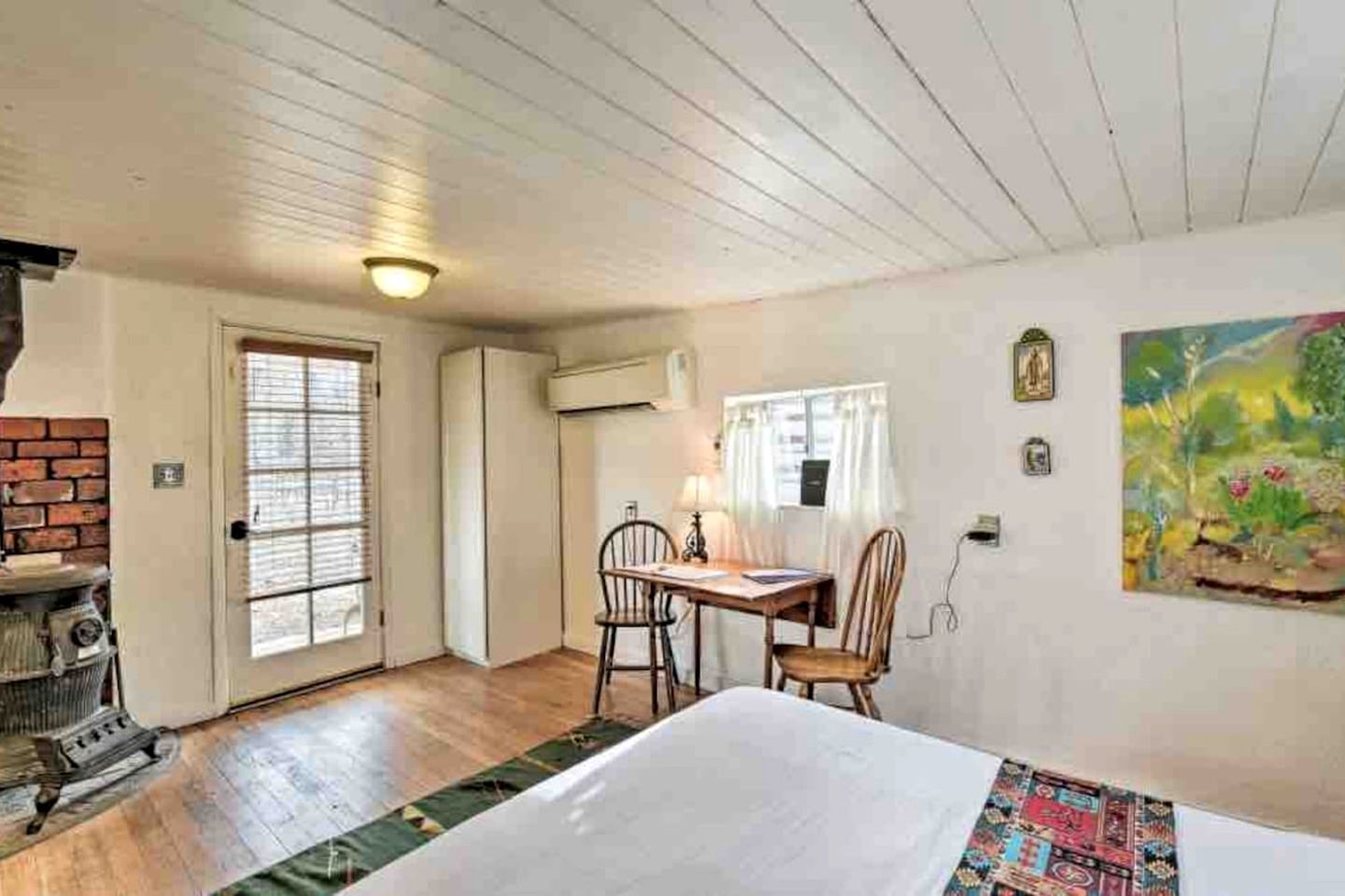 1 bedroom, desk, travel cot, WiFi