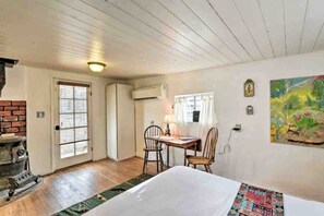 Room - Rural Log Cabin Rental for Couples near Taos Ski Valley (San Cristobal)