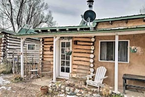 Exterior - Rural Log Cabin Rental for Couples near Taos Ski Valley (San Cristobal)
